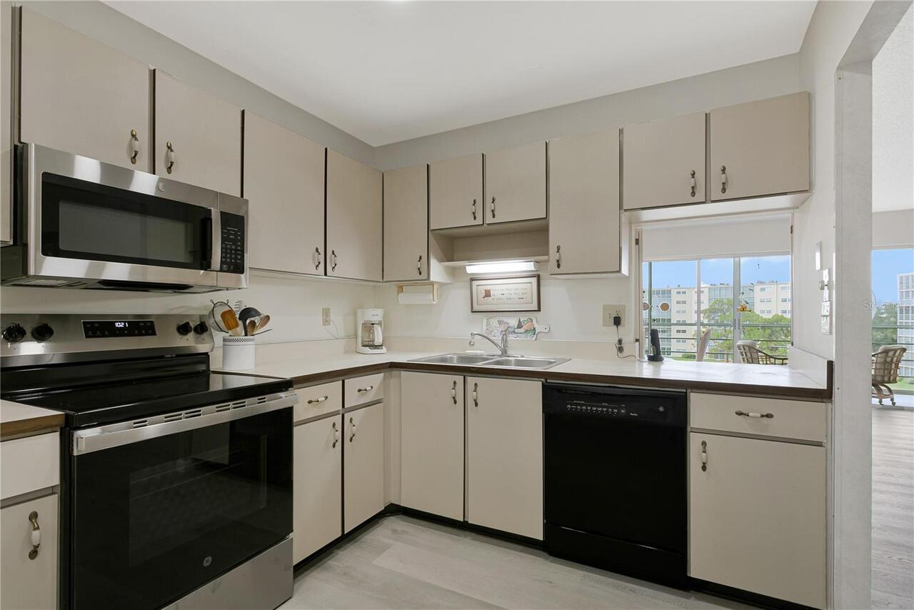 Listing Photo 11