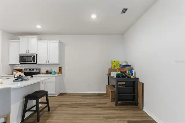 Listing Photo 12