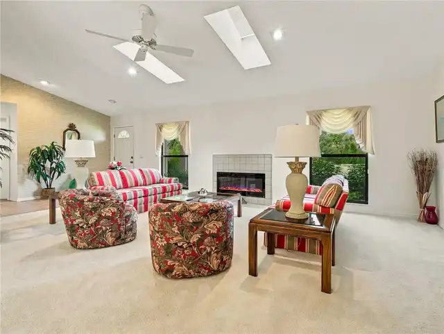 Listing Photo 12