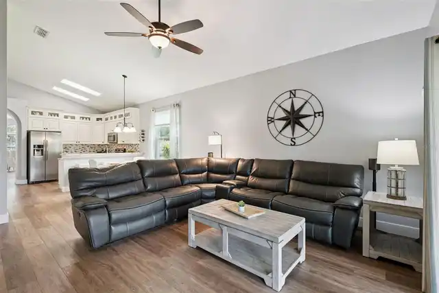 Listing Photo 11