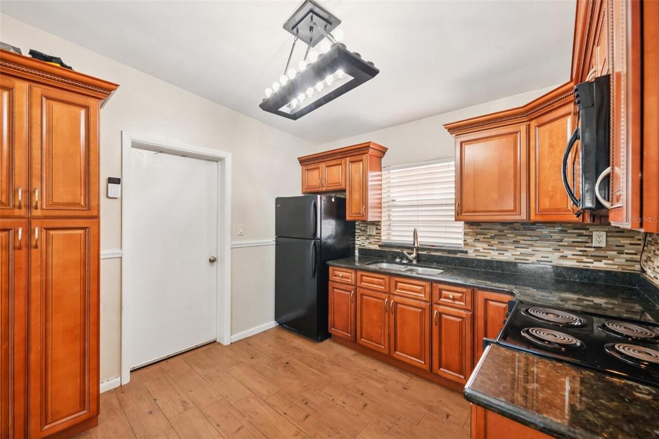 Listing Photo 10