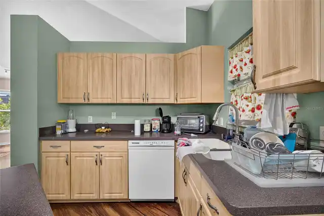 Listing Photo 9