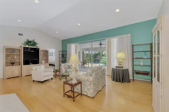 Listing Photo 8