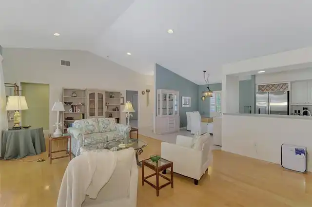 Listing Photo 11