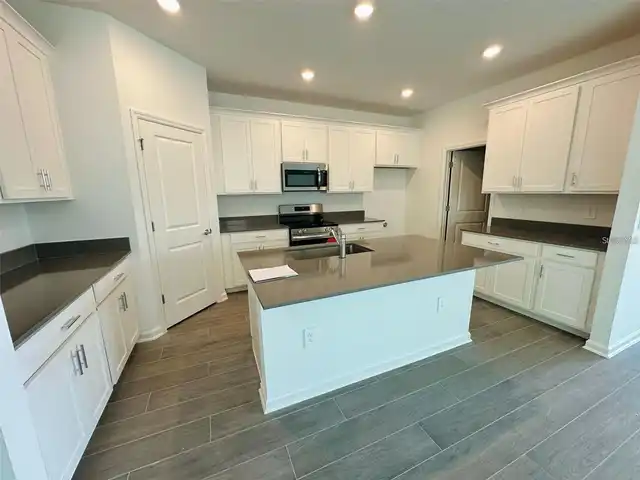 Listing Photo 9