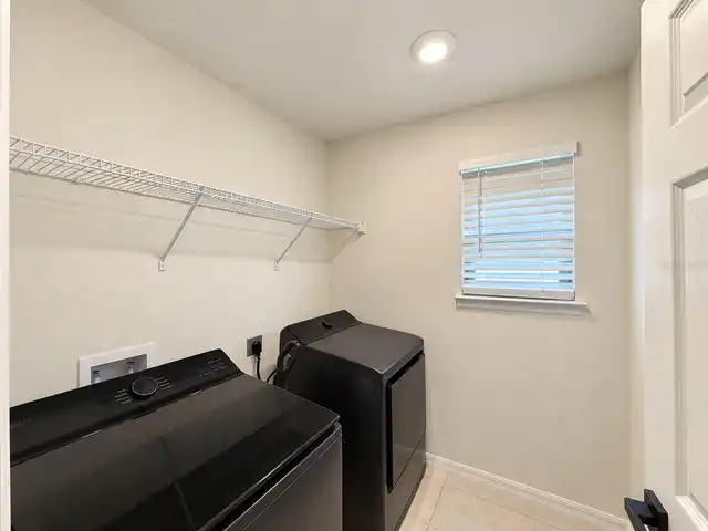 Listing Photo 8