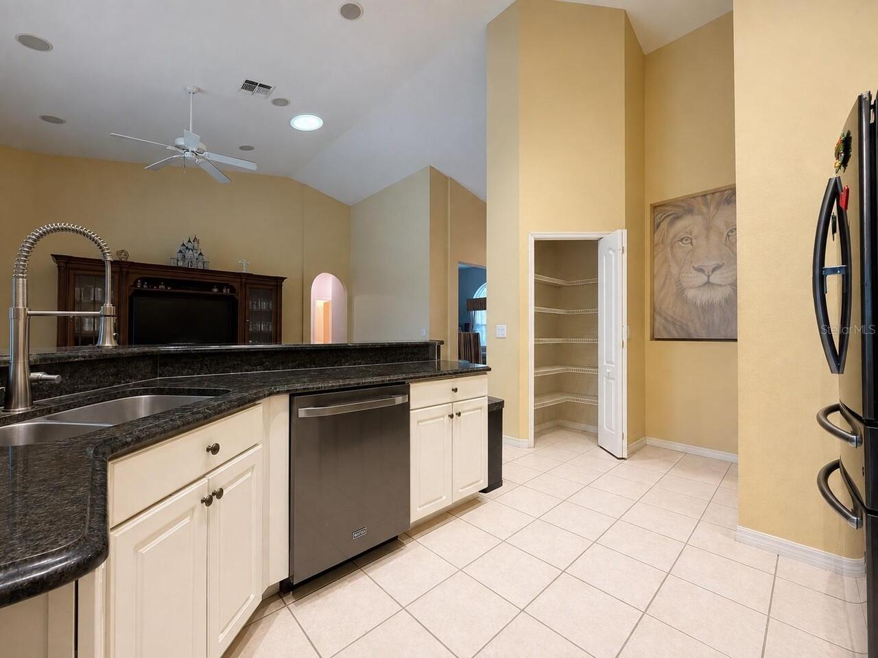 Listing Photo 9