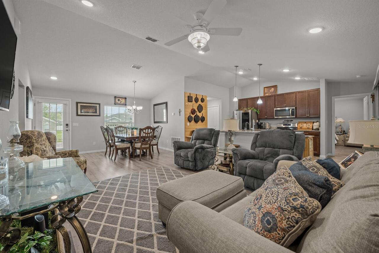 Listing Photo 12