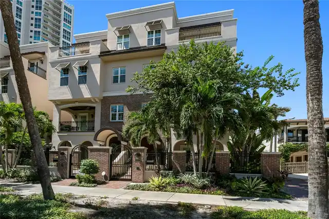 4BR, Home, 5BA, $4,500,000
Read More