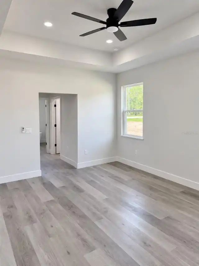 Listing Photo 10