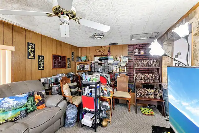 Listing Photo 10