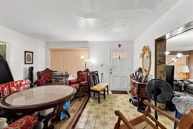 Listing Photo 12