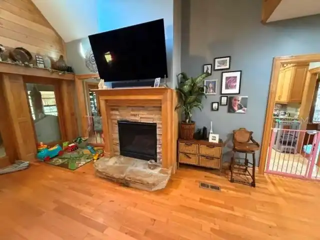 Listing Photo 9