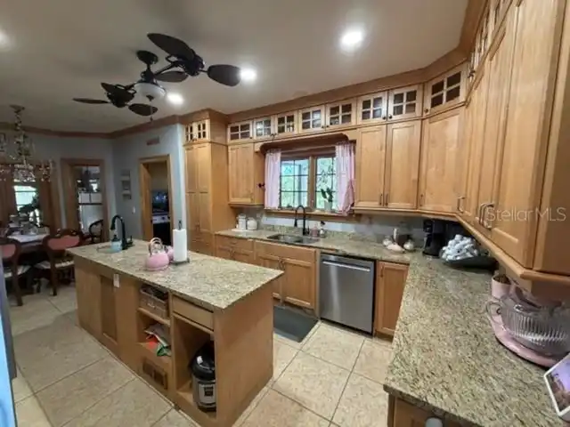 Listing Photo 12