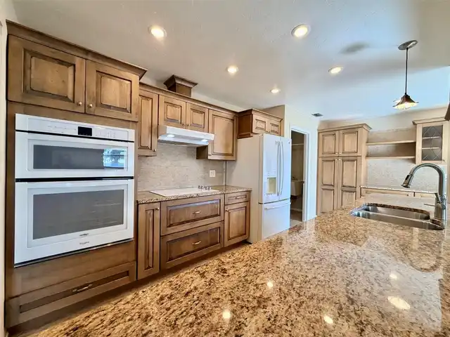 Listing Photo 10