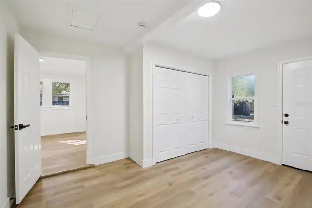 Listing Photo 11