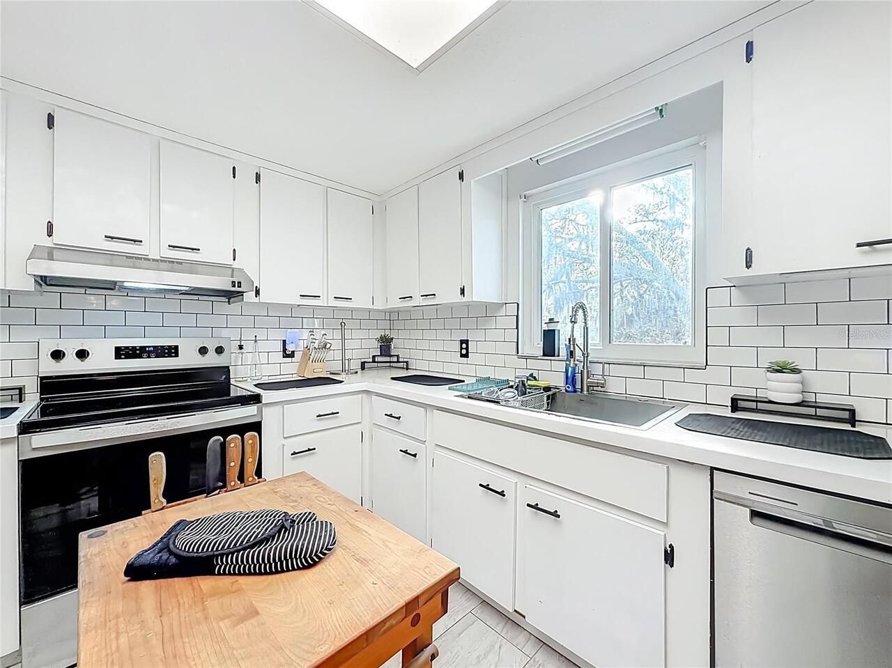 Listing Photo 11