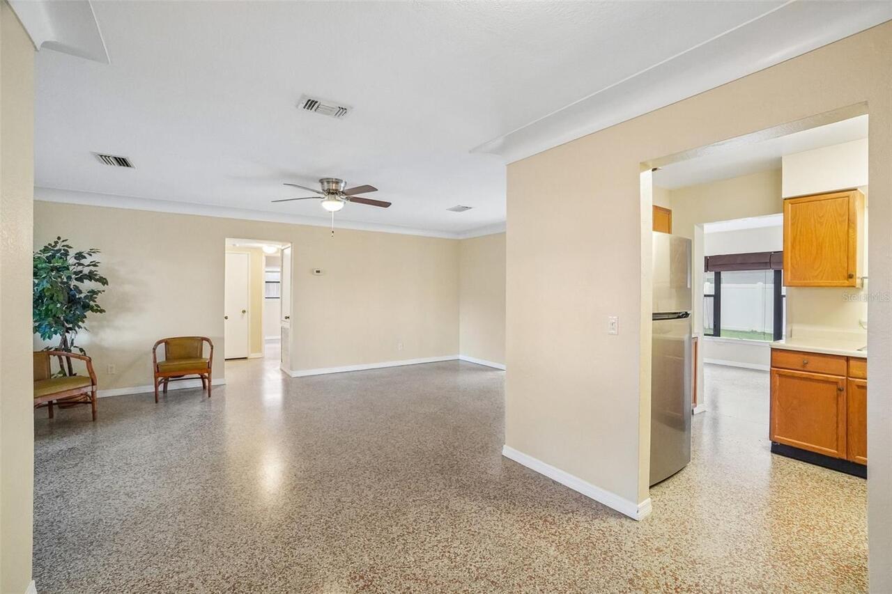 Listing Photo 8