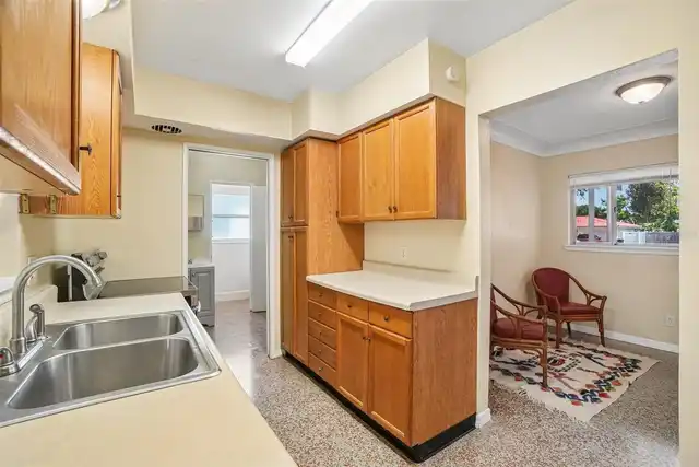 Listing Photo 11