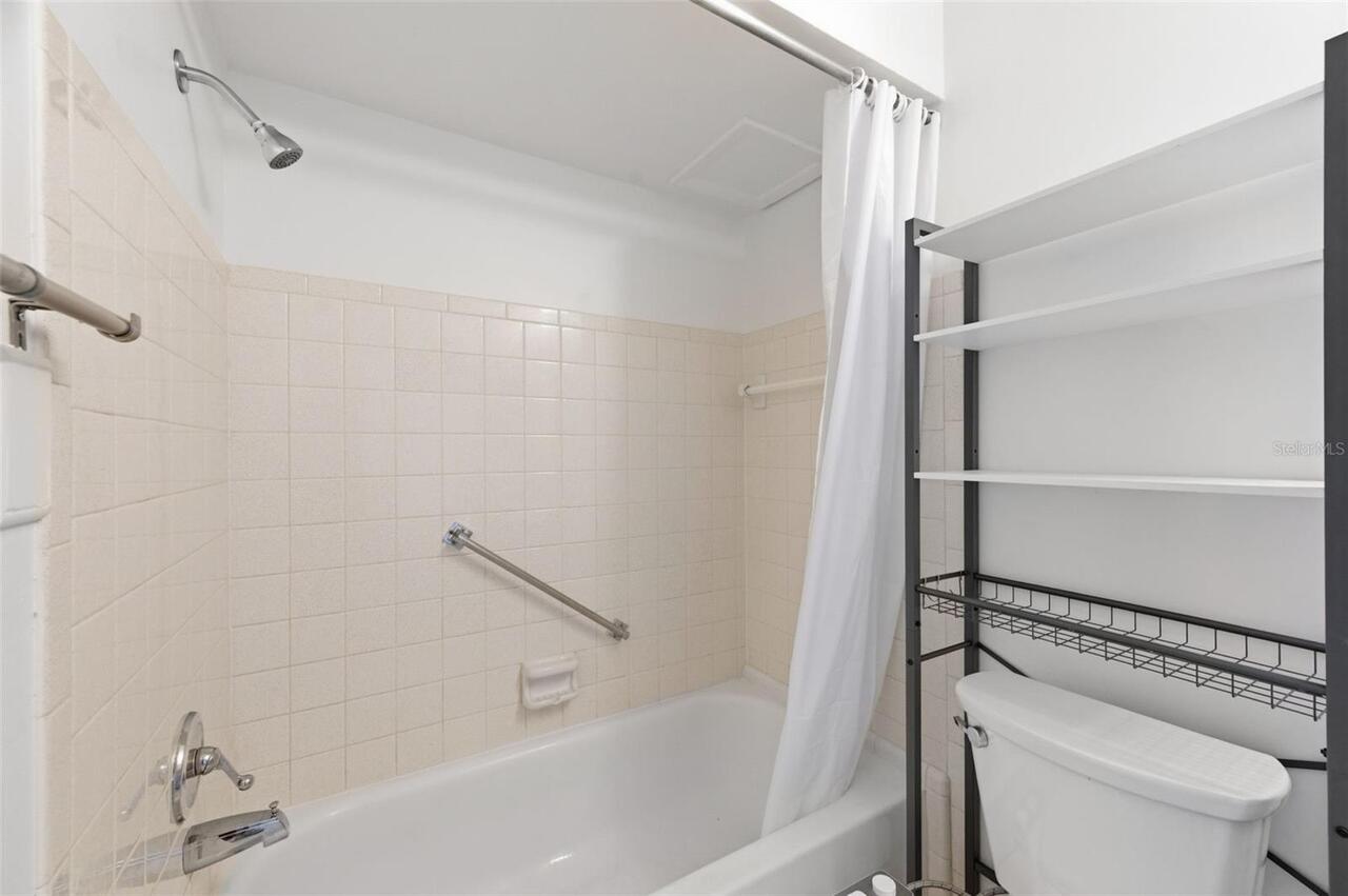 Listing Photo 12