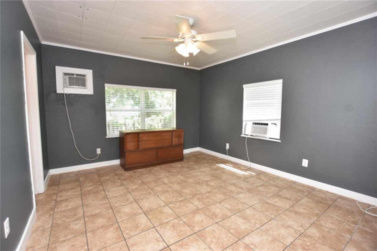 Listing Photo 12