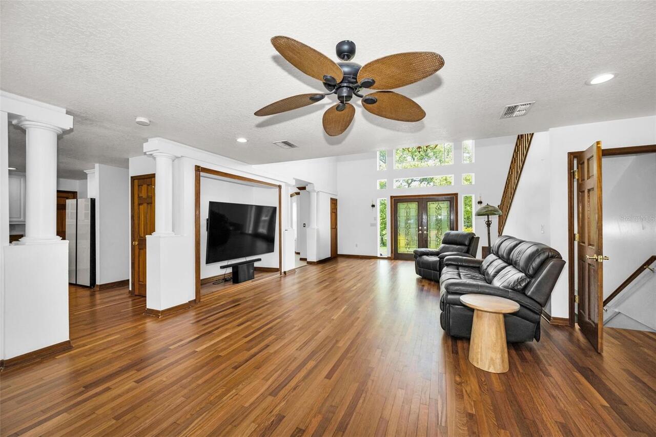 Listing Photo 11