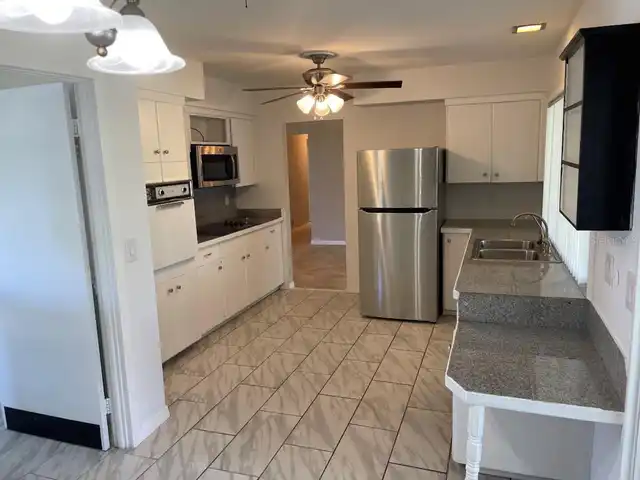 Listing Photo 11