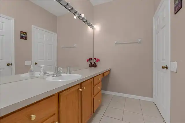 Listing Photo 12