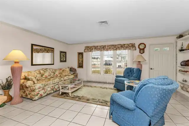 Listing Photo 9