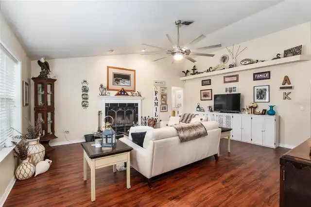 Listing Photo 11