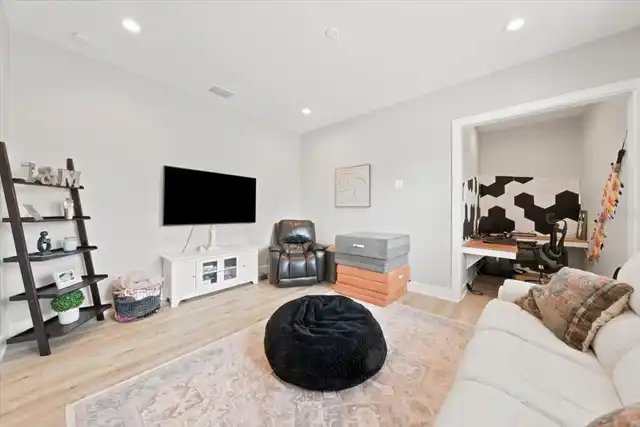 Listing Photo 25
