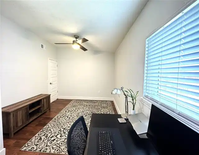 Listing Photo 12