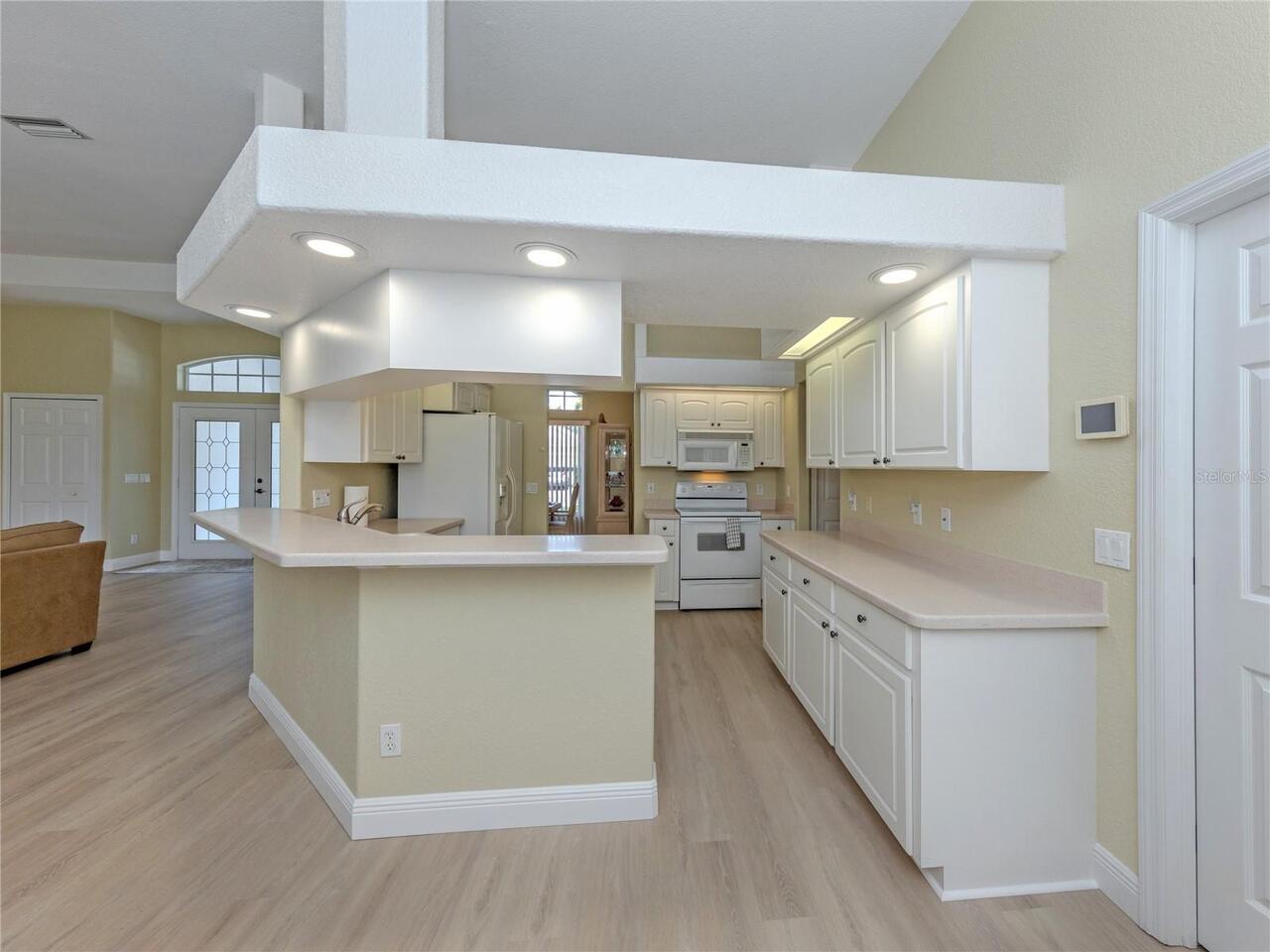 Listing Photo 11