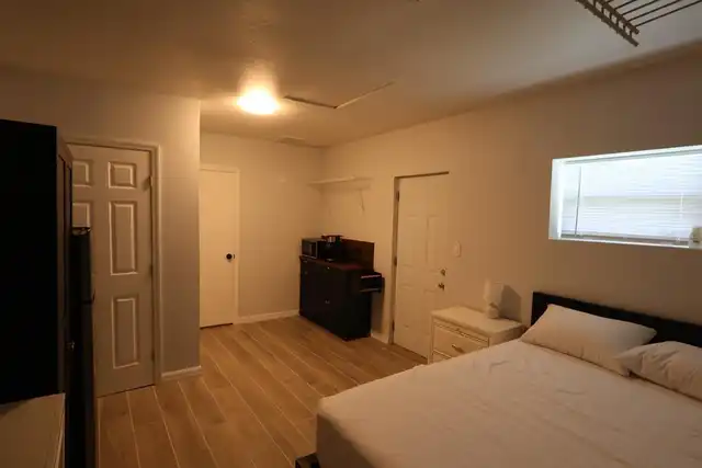 Listing Photo 11