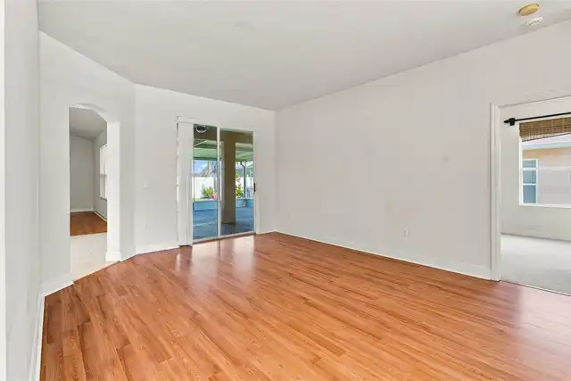 Listing Photo 11