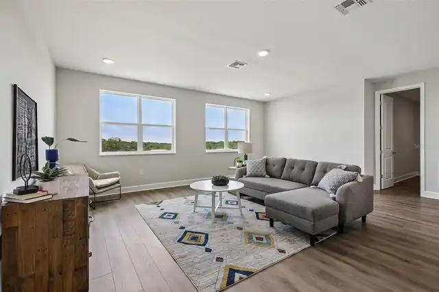 Listing Photo 8