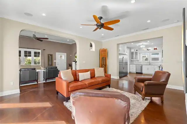 Listing Photo 11