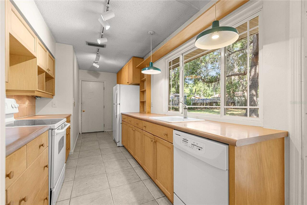 Listing Photo 16