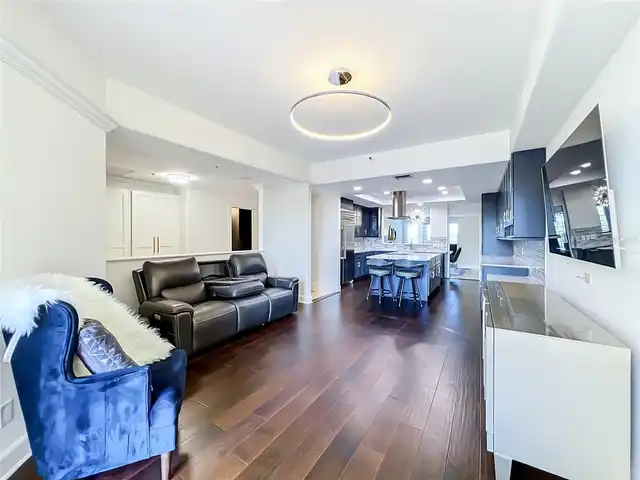 Listing Photo 11