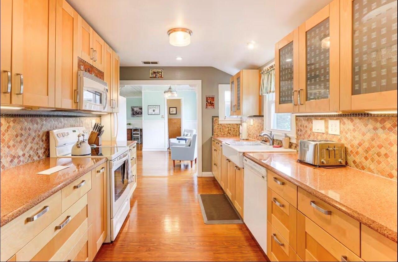 Listing Photo 9