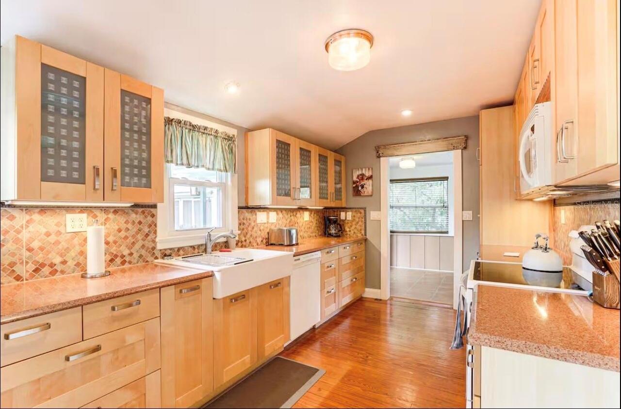 Listing Photo 10