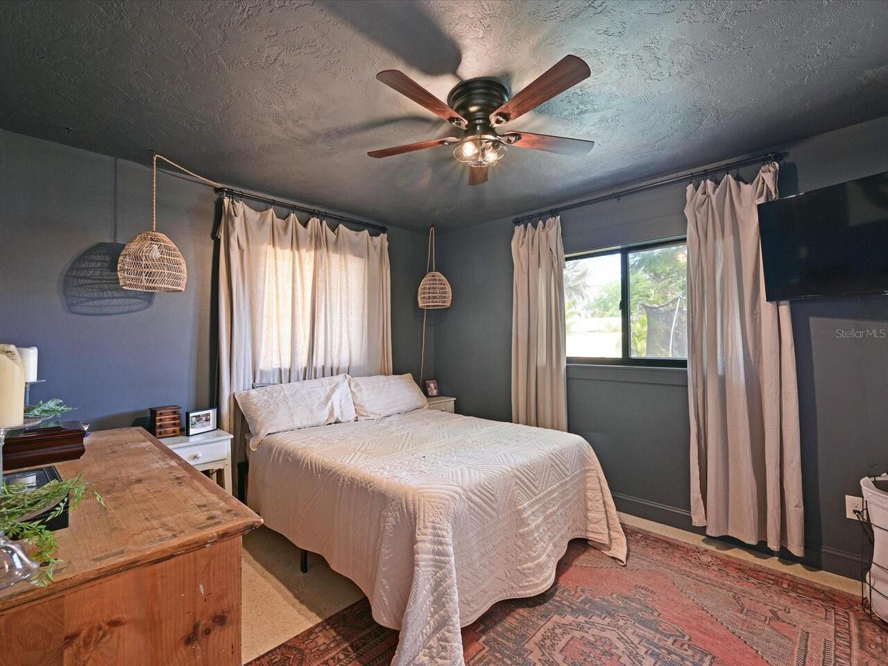 Listing Photo 12