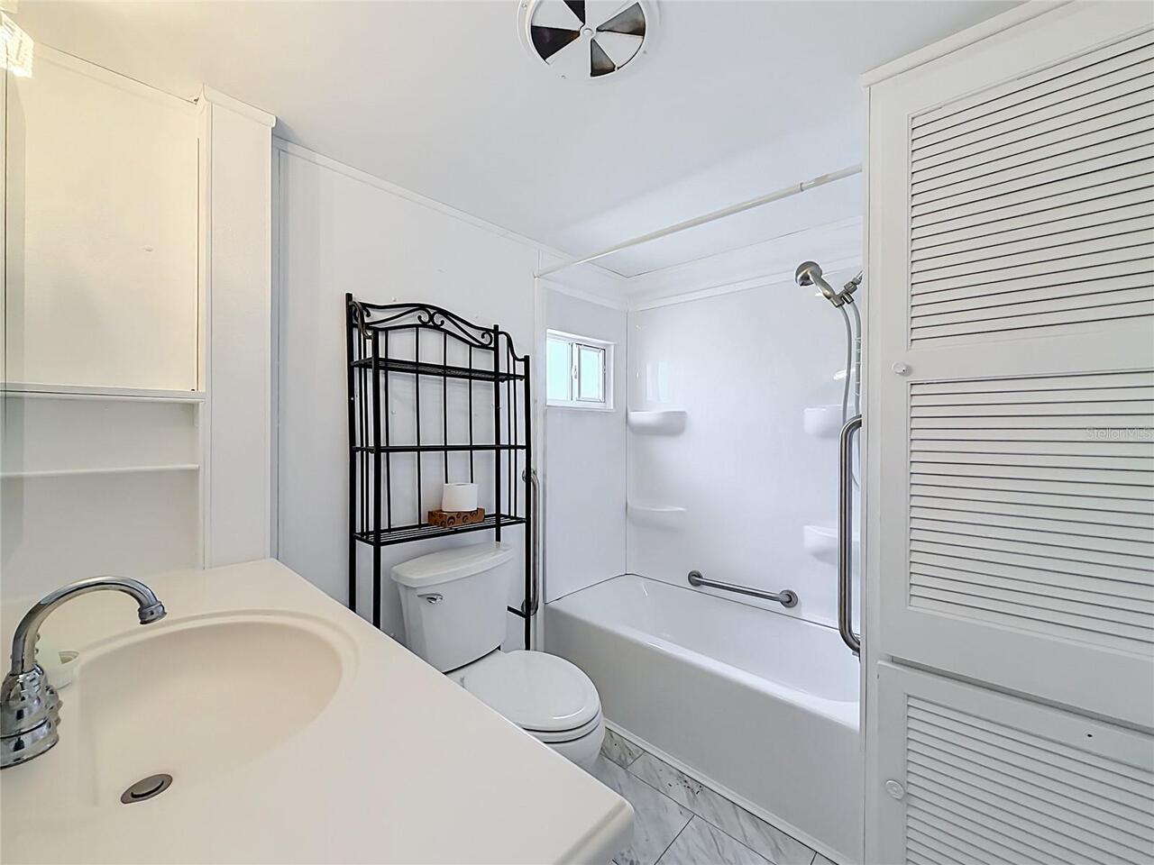 Listing Photo 12