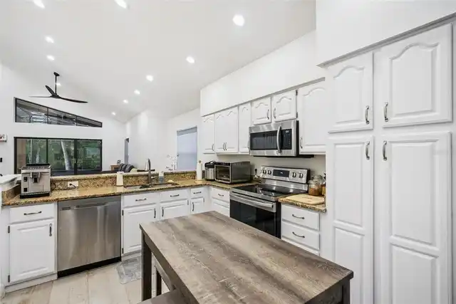 Listing Photo 11