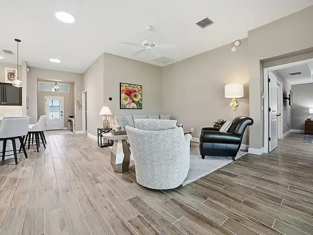 Listing Photo 6