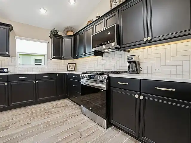 Listing Photo 8