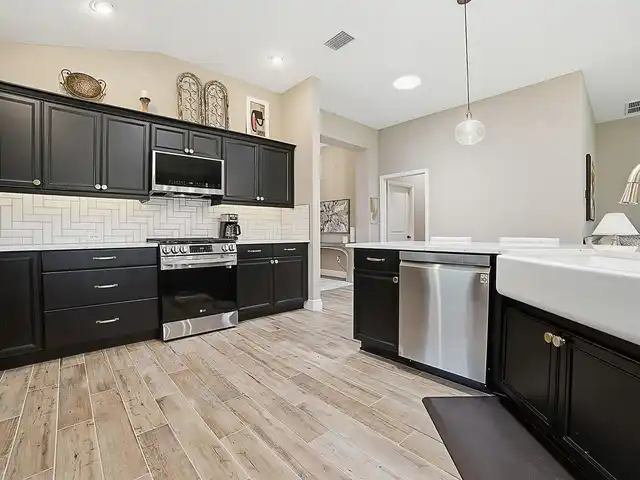 Listing Photo 10