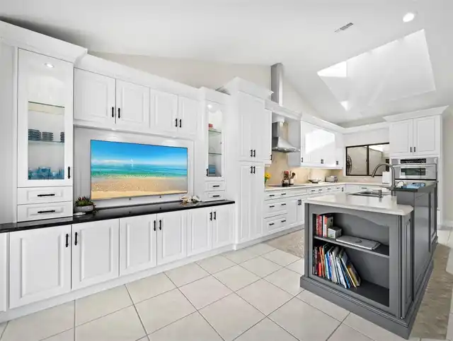 Listing Photo 11