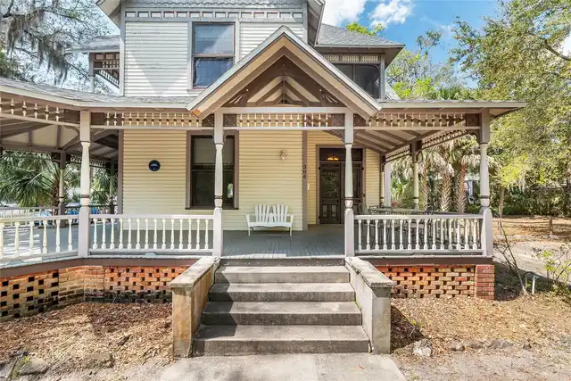 Listing Photo 10