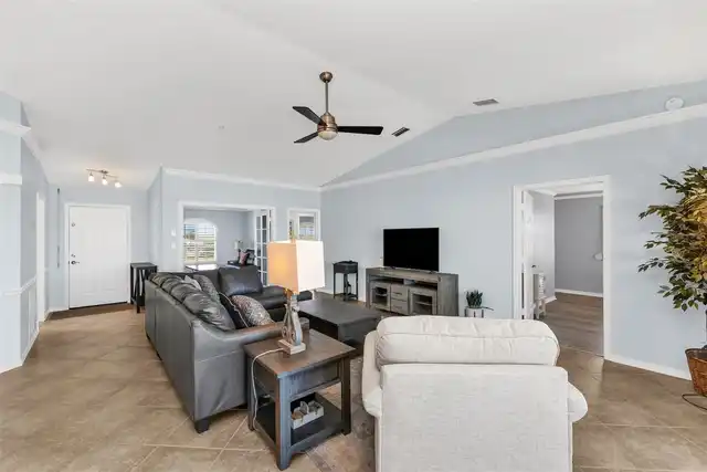 Listing Photo 12